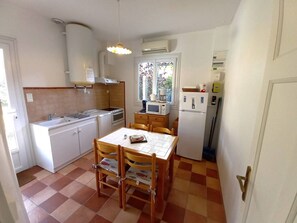 Réfrigérateur, lave-vaisselle, grille-pain