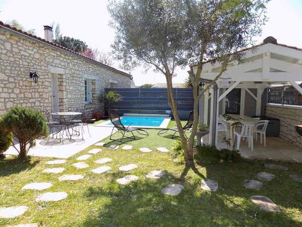 Outdoor dining - Les Mathes La Palmyre - STONE MITTYEN HOUSE - PRIVATE SWIMMING POOL (LES MATHES)