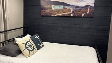 3 Schlafzimmer, Schreibtisch, Bügeleisen/Bügelbrett, Reisekinderbett