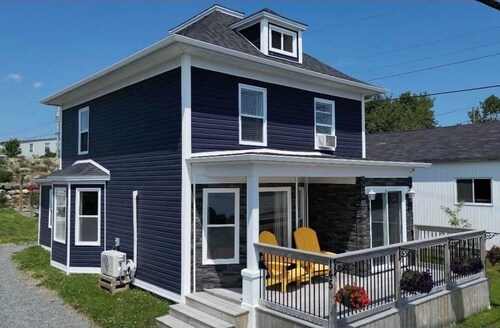 Oceanfront Saltbox With Hot Tub in the Heart of Bay Roberts