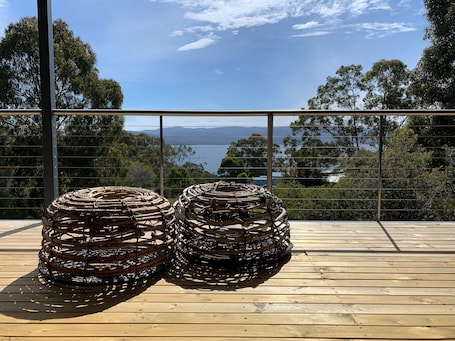 Property grounds. Charming Dennes Point house close to the beach