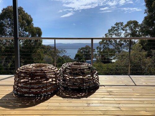 Charming Dennes Point house close to the beach