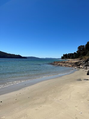 Beach nearby - Charming Dennes Point house close to the beach (Dennes Point)