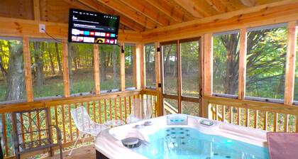 Luxurious Serene Loft Cabin with Hot-Tub in the Heart of the Catskills