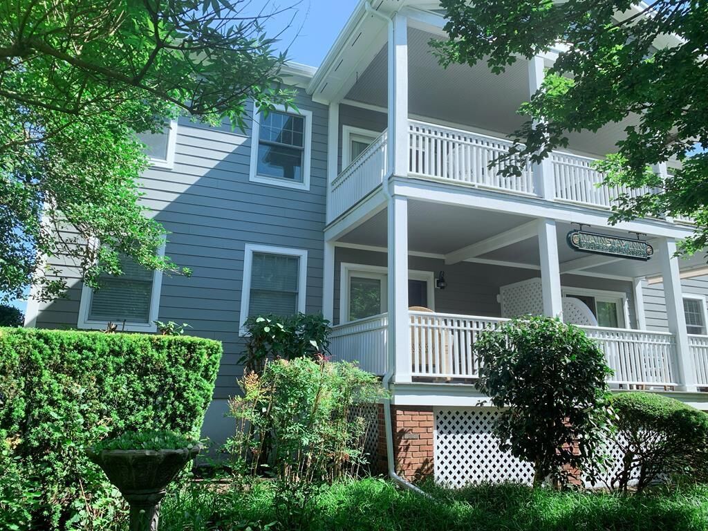 RECENTLY RENOVATED CONDO - PERFECT LOCATION - SLEEPS 6