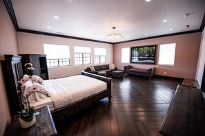 10 bedrooms, iron/ironing board, travel cot, free WiFi