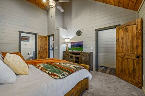 Room - SECLUDED & QUIET 1-BR Getaway w/ HOT TUB, WIFI, FIRE PIT (Sevierville)