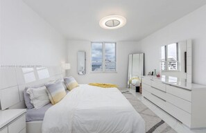 2 bedrooms, WiFi - New Modern Condo In Heart Of Brickell (Miami)