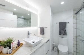 Bathtub - New Modern Condo In Heart Of Brickell (Miami)