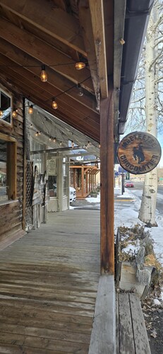 Stargazer Bunkhouse- cozy cabin, basecamp for adventures in Yellowstone and beyond