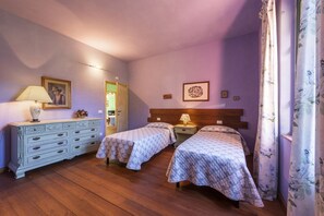 4 Schlafzimmer, Bügeleisen/Bügelbrett, WLAN, Bettwäsche