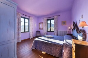 4 habitaciones, tabla de planchar con plancha, cuna de viaje y wifi 