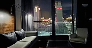 Interior - Palms Place Luxury Studio Suite- Strip View with a Balcony (Las Vegas)