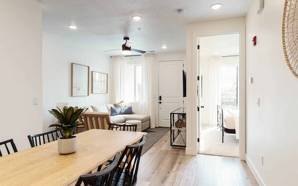 Condo, 3 Bedrooms | Dining