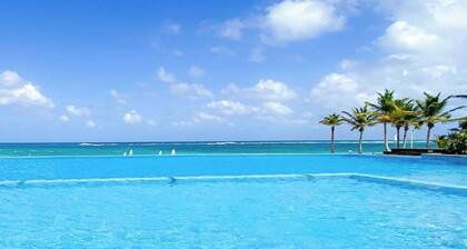 Complete apartment access to the beach and private club