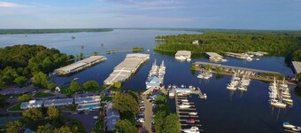 Grand Rivers, KY - Unit A - Cozy getaway with Cabin Charm near KY & Barkley Lake