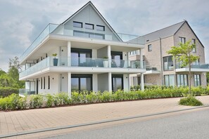 Unclassified image, 5 of 42, button