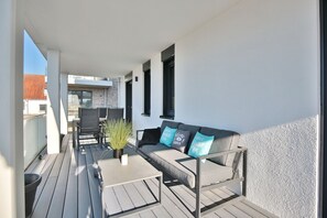 Unclassified image, 2 of 42, button