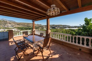 Outdoor dining - Villa Tropicana by Solset (Nerja)