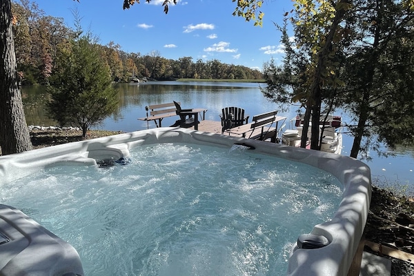 Banyera d'hidromassatge a l'aire lliure