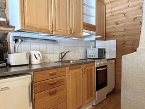 Réfrigérateur, micro-ondes, lave-vaisselle