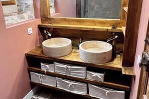 تجهيزات دش، مجففات شعر، مناشف