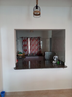 Refrigerador, microondas y horno 