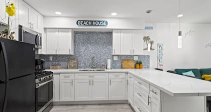 4 min Steps to Beach, Remodeled & INCLUDED Beach Accessories 🏖