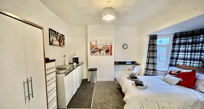 Spacious 3-Bed House in Darlington