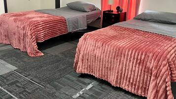 3 habitaciones, decoración personalizada y escritorio