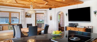 Apartment 'Ferienwohnung Lapislazuli' with Mountain View, Private Terrace and Wi-Fi