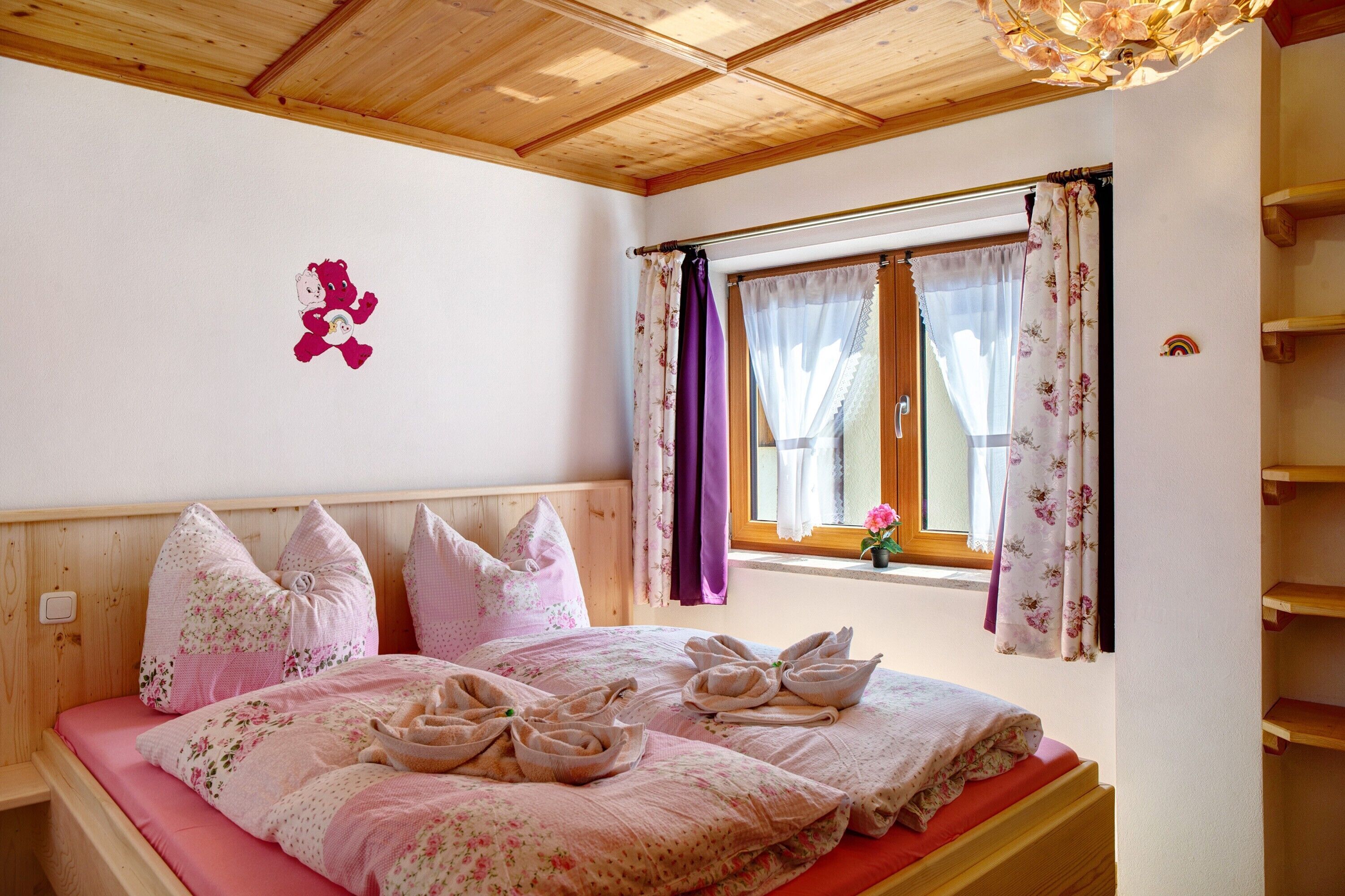 3 bedrooms, free WiFi, bed sheets