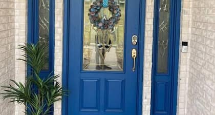 *All Inclusive* Lakefront Home and Retreat