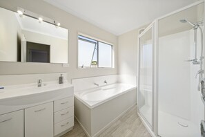 Bañera, secador de pelo
