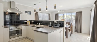 Hunia Haven - Himatangi Beach Holiday Home