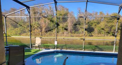 Magical Family Friendly Pool and Lake House