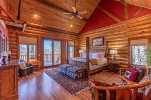 4 slaapkamers, een strijkplank/strijkijzer, gratis wifi, beddengoed