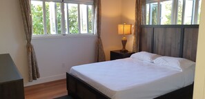 2 chambres, bureau, fer et planche à repasser, accès au Wi-Fi (inclus)