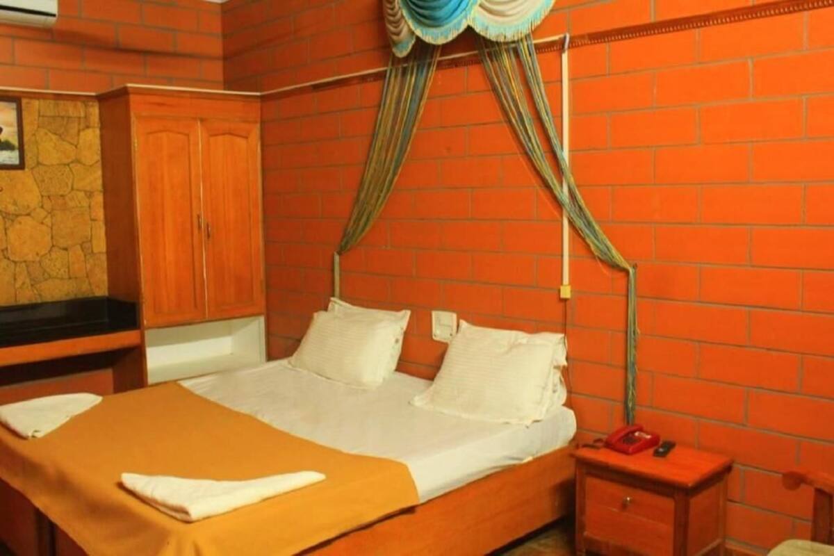 Egyptian cotton sheets, premium bedding, in-room safe