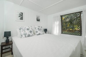 2 bedrooms, in-room safe, iron/ironing board, WiFi - Villa RUA lower floor of colonial style villa set in tropical gardens with pool (Rarotonga)