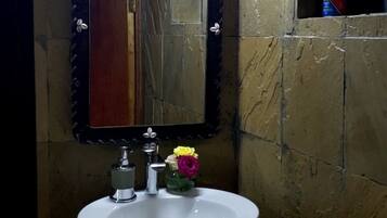 Doccia, soffione a pioggia, set di cortesia gratuito, asciugamani