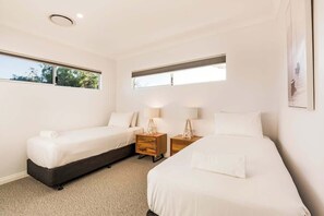 3 bedrooms, iron/ironing board, WiFi, bed sheets