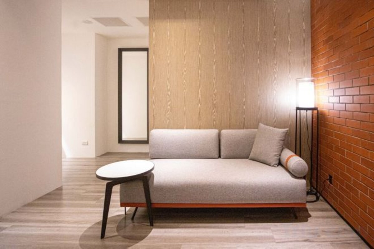 Living area | 40-inch flat-screen TV with digital channels, TV