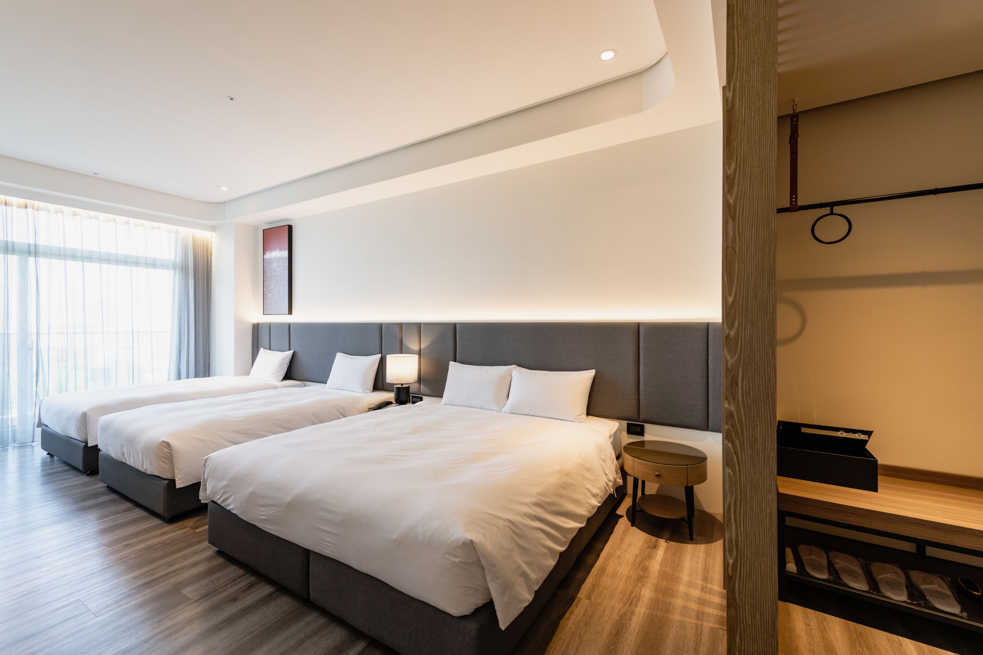 deluxe room, 1 bedroom | 1 bedroom, hypo-allergenic bedding, down duvets, in-room safe