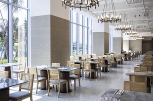 2 間餐廳，供應早餐