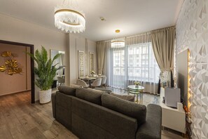 TV, video game console - Luxury 2BR|Burj Khalifa Fountain View w/ Pool, Gym, and Near Dubai Mall (Downtown)