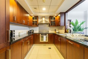 Keittoastiat/astiat/ruokailuvälineet