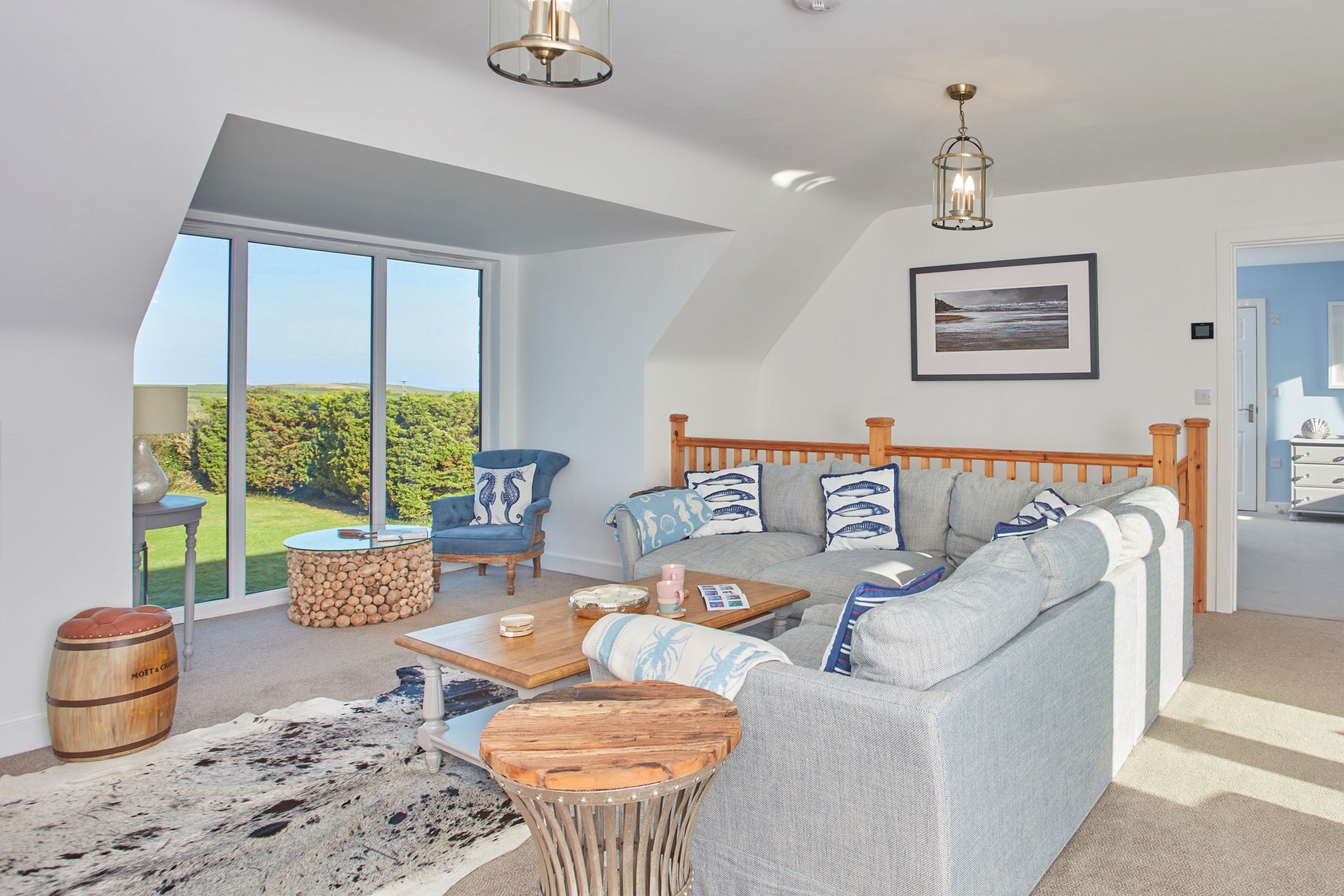 Smart TV, fireplace, DVD player, stereo