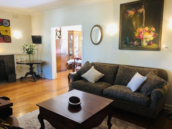 Smart TV, fireplace, DVD player, books