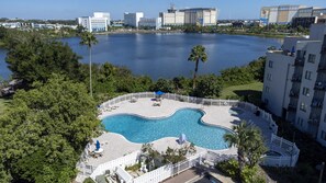 Indoor pool, a heated pool - DOUBLE FLAT STUDIO - UNIVERSAL STUDIOS & INTERNATIONAL DRIVE (Orlando)